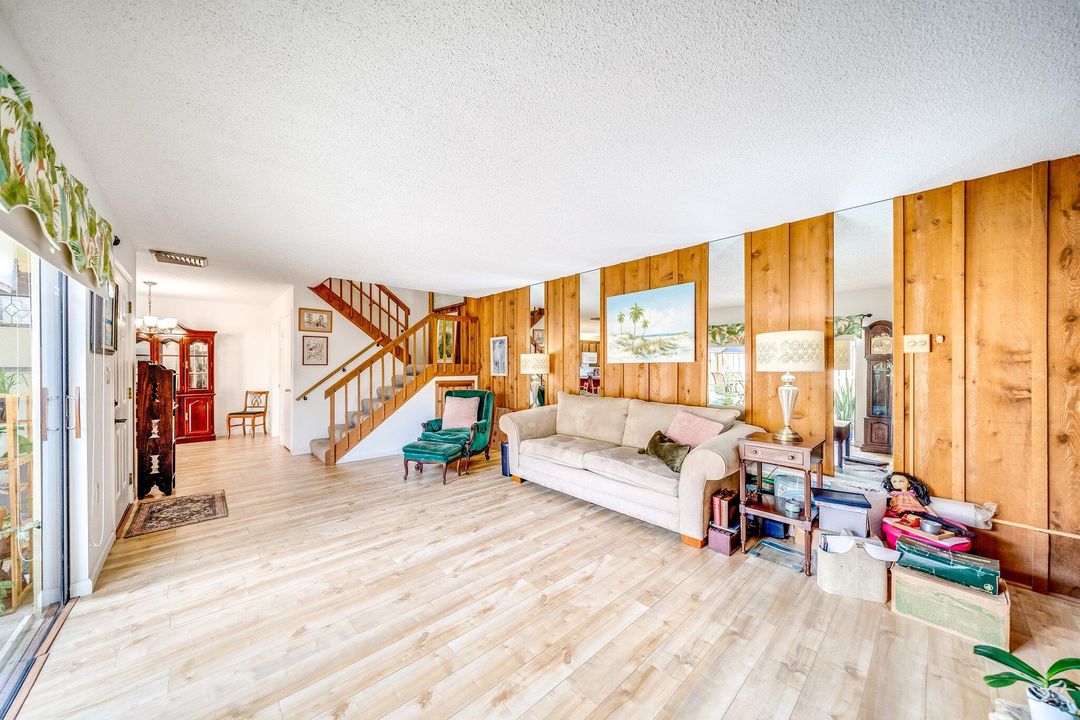 Под контрактом: $300,000 (2 спален, 2 ванн, 1236 Квадратных фут)