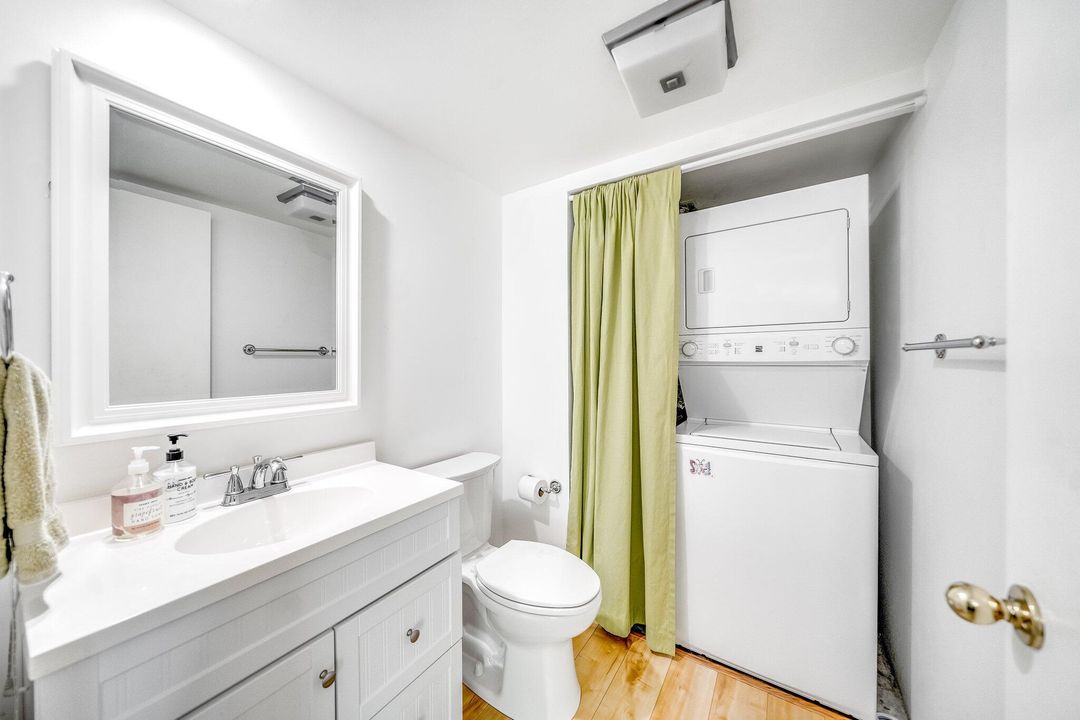 Под контрактом: $300,000 (2 спален, 2 ванн, 1236 Квадратных фут)