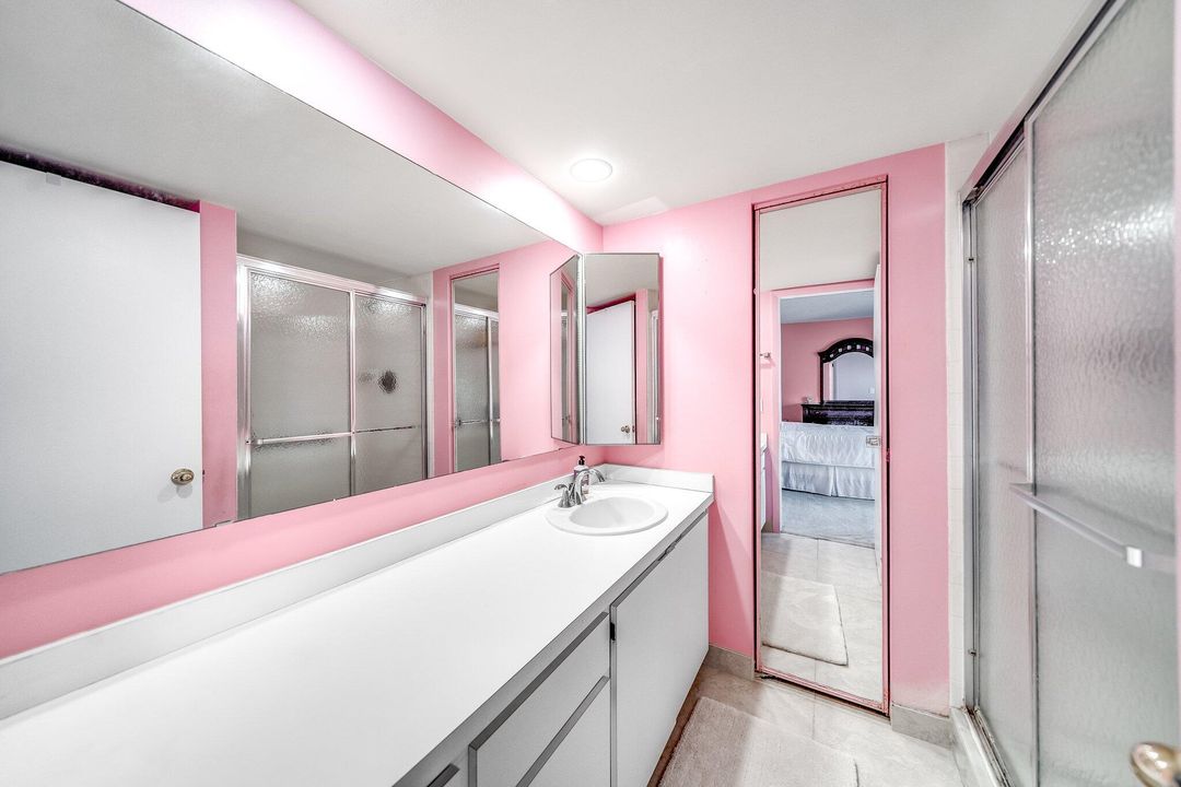 Под контрактом: $300,000 (2 спален, 2 ванн, 1236 Квадратных фут)