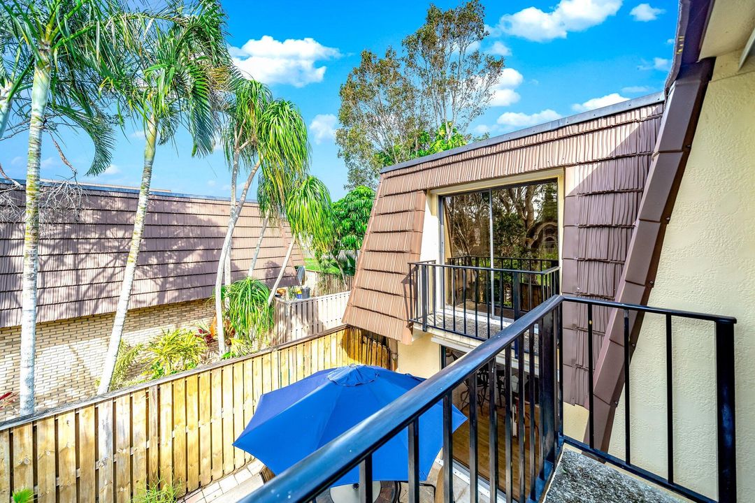 Под контрактом: $300,000 (2 спален, 2 ванн, 1236 Квадратных фут)