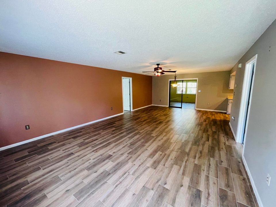 待售: $277,998 (2 贝兹, 2 浴室, 1550 平方英尺)