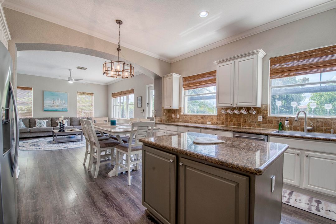 For Sale: $799,000 (5 beds, 4 baths, 3393 Square Feet)