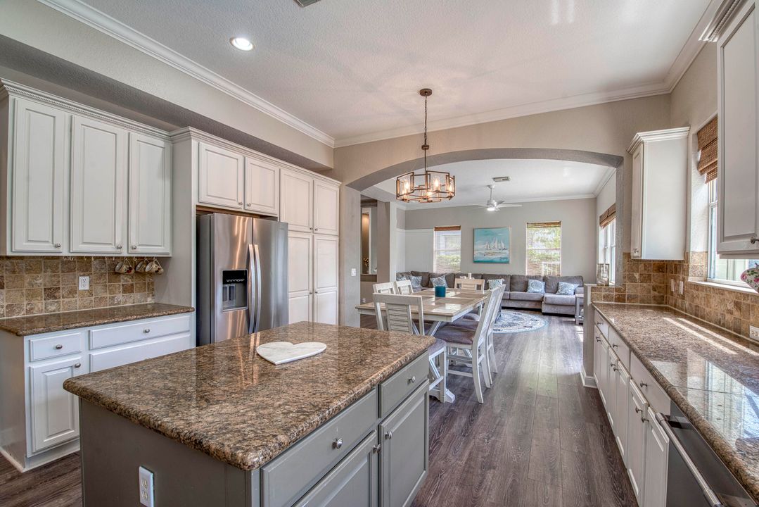 For Sale: $799,000 (5 beds, 4 baths, 3393 Square Feet)