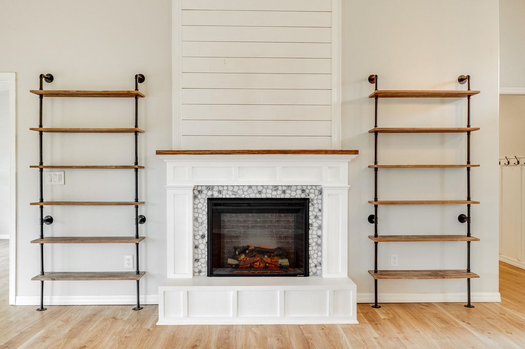 For Sale: $640,000 (3 beds, 2 baths, 1834 Square Feet)