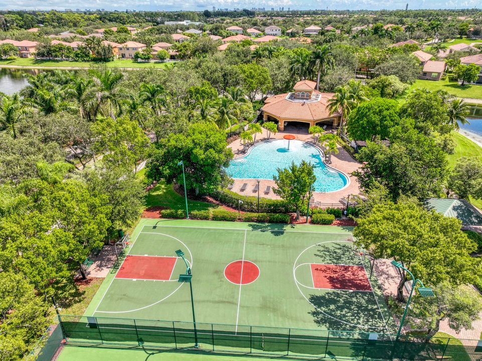 For Sale: $799,000 (5 beds, 4 baths, 3393 Square Feet)