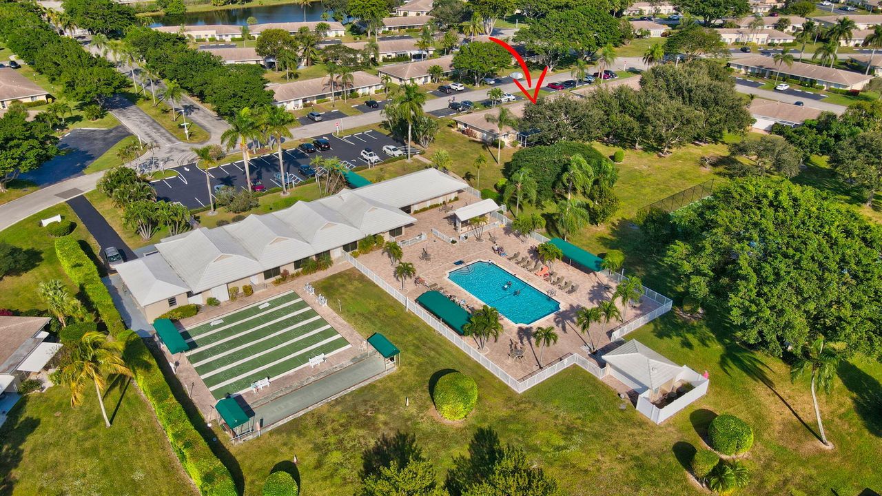 合同活跃: $234,900 (2 贝兹, 1 浴室, 908 平方英尺)