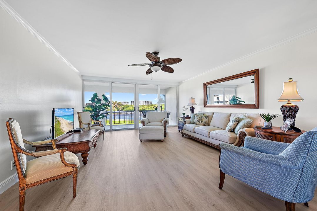 Active With Contract: $1,095,000 (2 beds, 2 baths, 1168 Square Feet)