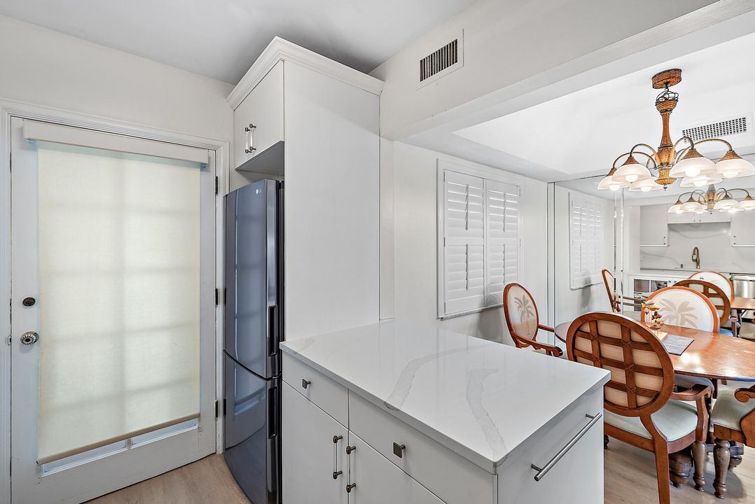 Active With Contract: $1,095,000 (2 beds, 2 baths, 1168 Square Feet)