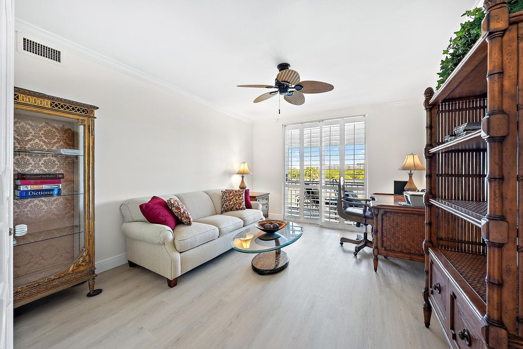 Active With Contract: $1,095,000 (2 beds, 2 baths, 1168 Square Feet)
