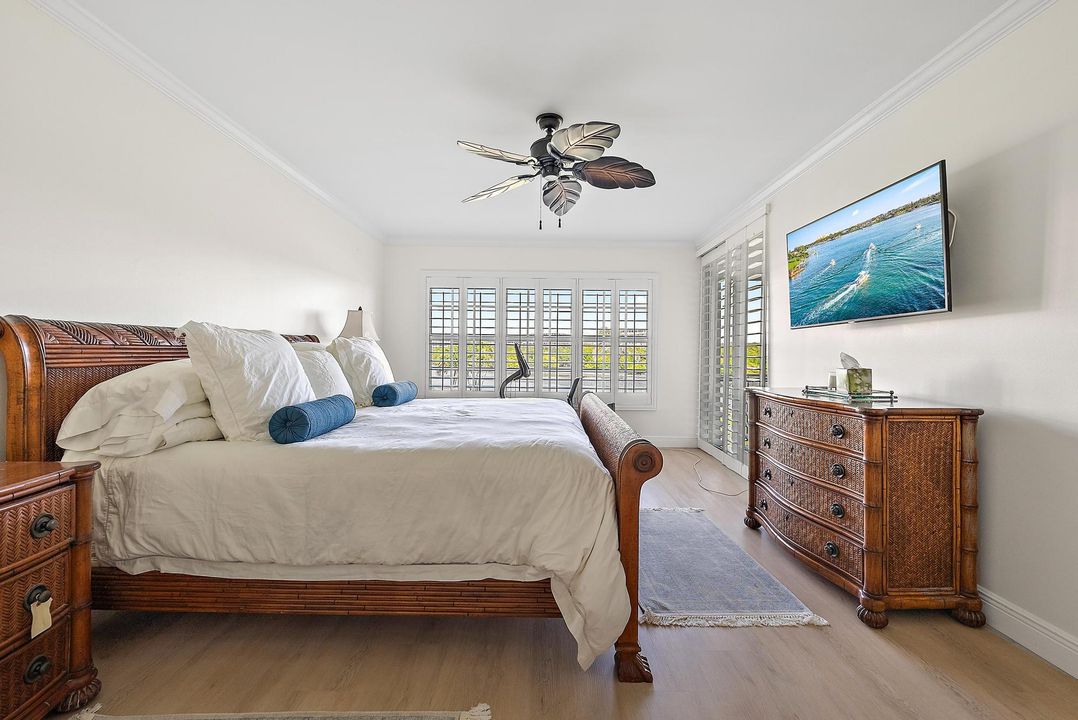 Active With Contract: $1,095,000 (2 beds, 2 baths, 1168 Square Feet)