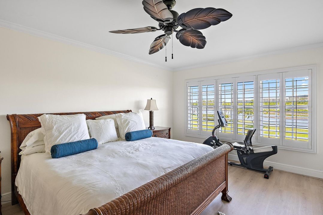 Active With Contract: $1,095,000 (2 beds, 2 baths, 1168 Square Feet)