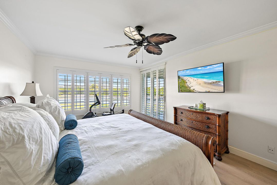 Active With Contract: $1,095,000 (2 beds, 2 baths, 1168 Square Feet)