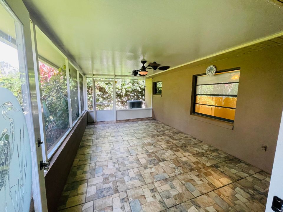 待售: $277,998 (2 贝兹, 2 浴室, 1550 平方英尺)