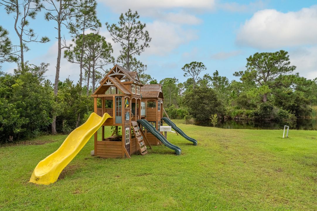 For Sale: $640,000 (3 beds, 2 baths, 1834 Square Feet)