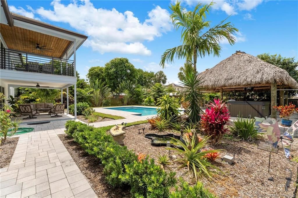 Activo con contrato: $1,195,000 (5 camas, 3 baños, 2743 Pies cuadrados)