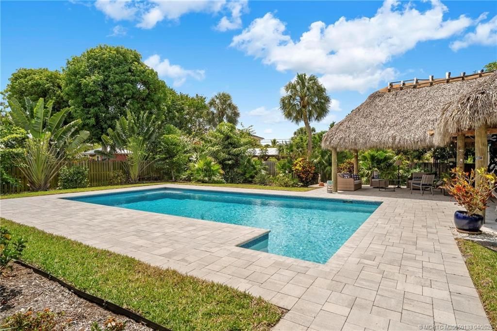 Activo con contrato: $1,195,000 (5 camas, 3 baños, 2743 Pies cuadrados)