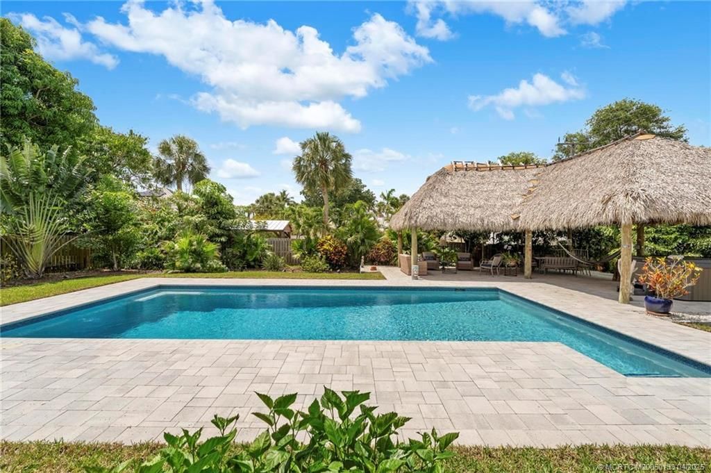 Activo con contrato: $1,195,000 (5 camas, 3 baños, 2743 Pies cuadrados)