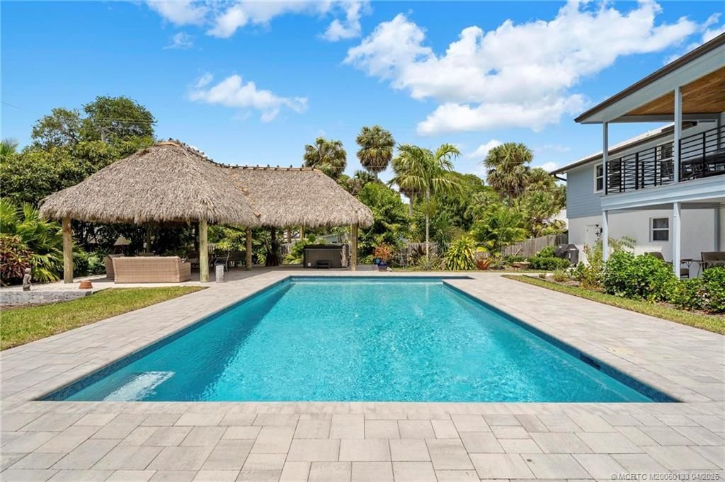 Activo con contrato: $1,195,000 (5 camas, 3 baños, 2743 Pies cuadrados)