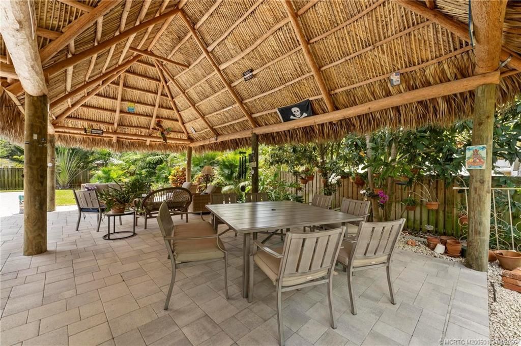 Activo con contrato: $1,195,000 (5 camas, 3 baños, 2743 Pies cuadrados)