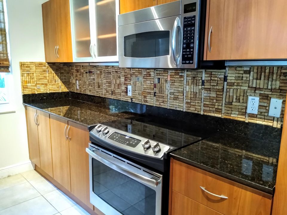 合同活跃: $2,750 (2 贝兹, 2 浴室, 1350 平方英尺)