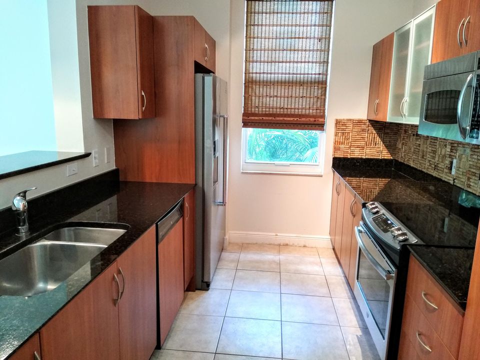 合同活跃: $2,750 (2 贝兹, 2 浴室, 1350 平方英尺)