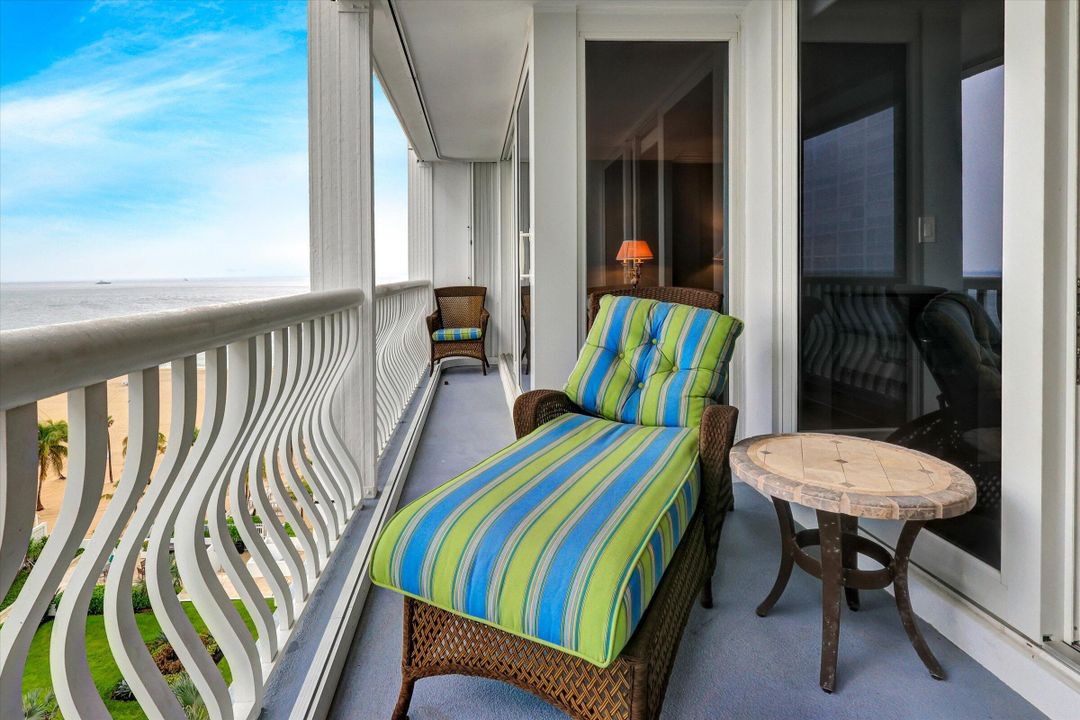 Active With Contract: $1,200,000 (2 beds, 2 baths, 1970 Square Feet)