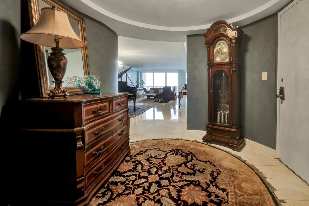 Active With Contract: $1,200,000 (2 beds, 2 baths, 1970 Square Feet)