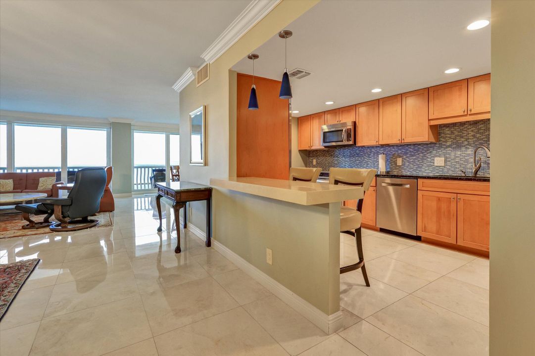 Active With Contract: $1,200,000 (2 beds, 2 baths, 1970 Square Feet)