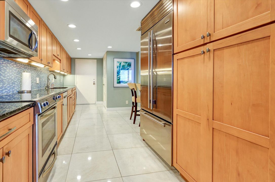 Active With Contract: $1,200,000 (2 beds, 2 baths, 1970 Square Feet)