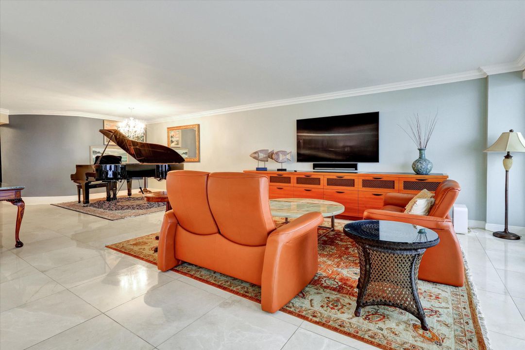 Active With Contract: $1,200,000 (2 beds, 2 baths, 1970 Square Feet)