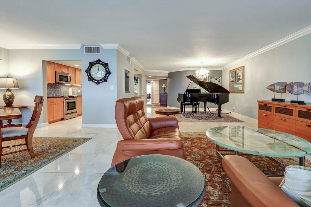 Active With Contract: $1,200,000 (2 beds, 2 baths, 1970 Square Feet)