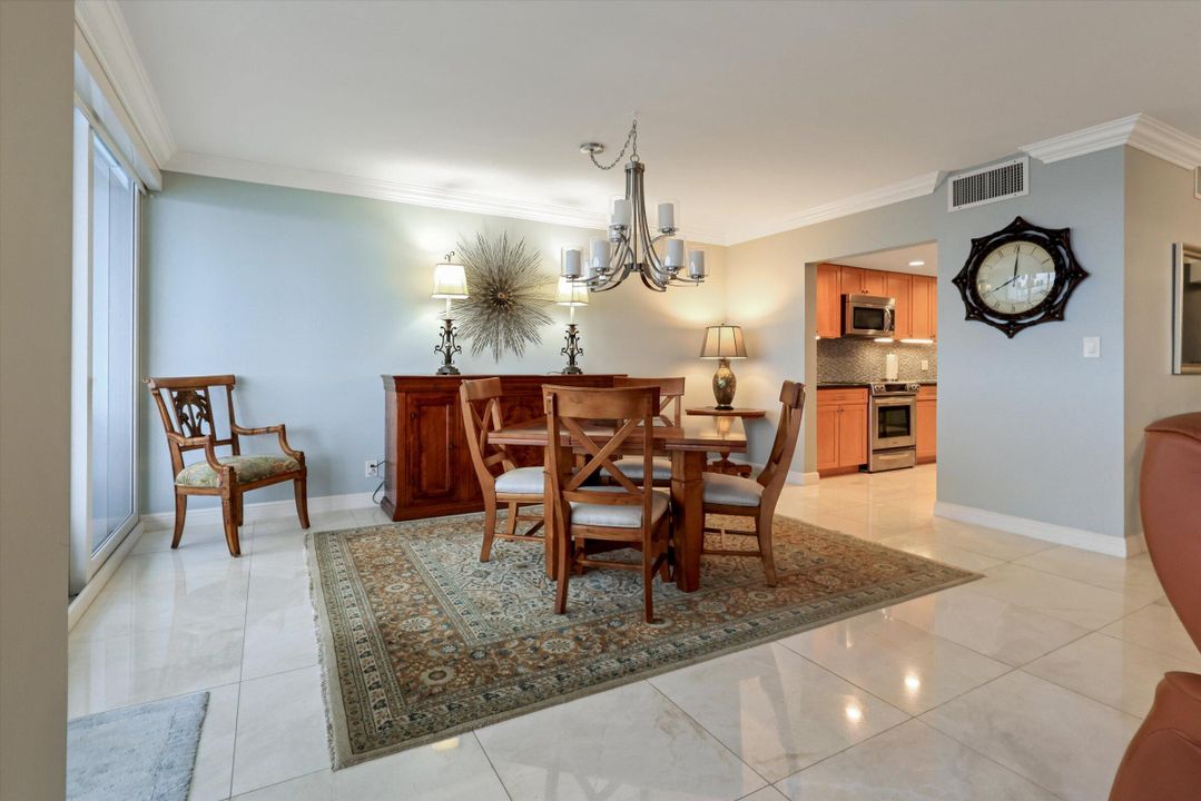 Active With Contract: $1,200,000 (2 beds, 2 baths, 1970 Square Feet)