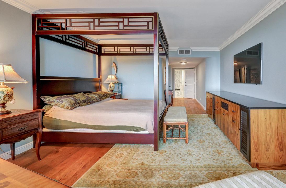 Active With Contract: $1,200,000 (2 beds, 2 baths, 1970 Square Feet)