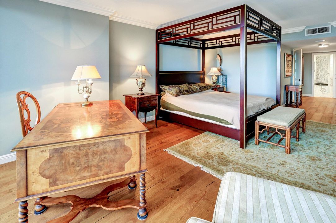 Active With Contract: $1,200,000 (2 beds, 2 baths, 1970 Square Feet)