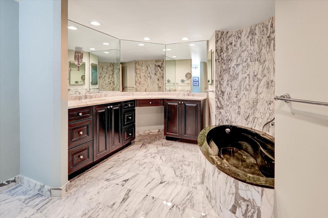 Active With Contract: $1,200,000 (2 beds, 2 baths, 1970 Square Feet)