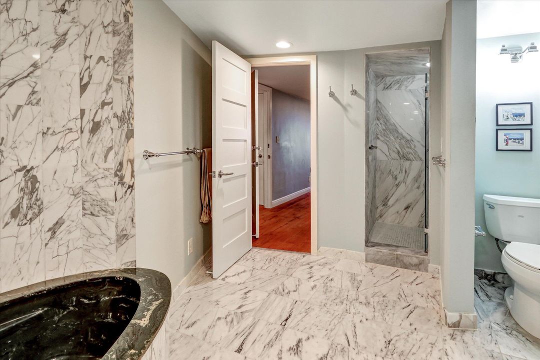 Active With Contract: $1,200,000 (2 beds, 2 baths, 1970 Square Feet)