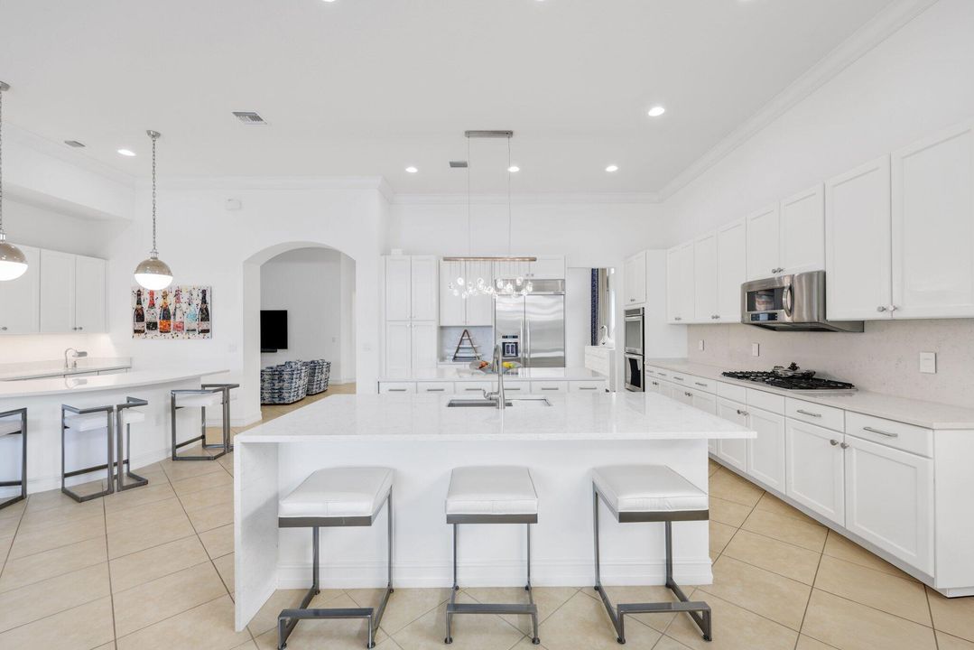 Activo con contrato: $1,575,000 (3 camas, 3 baños, 3249 Pies cuadrados)