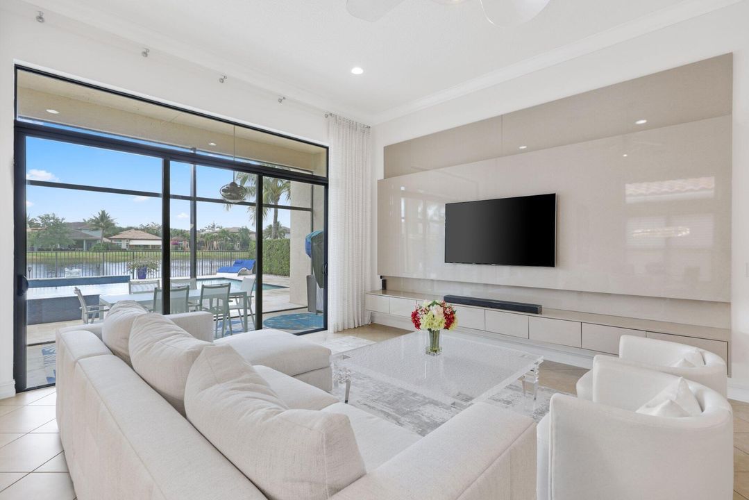 Activo con contrato: $1,575,000 (3 camas, 3 baños, 3249 Pies cuadrados)