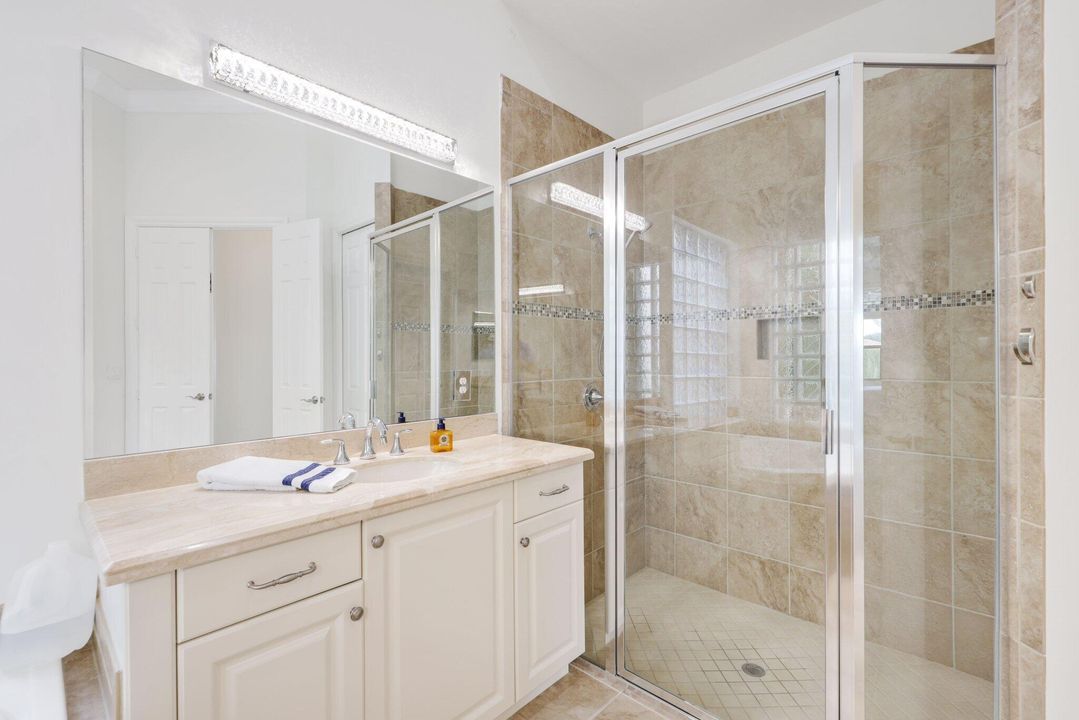 Activo con contrato: $1,575,000 (3 camas, 3 baños, 3249 Pies cuadrados)