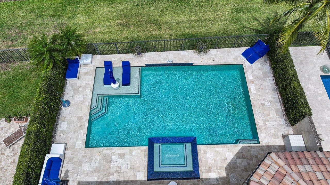 Activo con contrato: $1,575,000 (3 camas, 3 baños, 3249 Pies cuadrados)