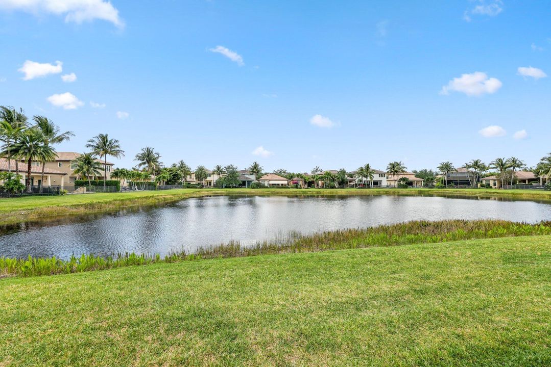 Activo con contrato: $1,575,000 (3 camas, 3 baños, 3249 Pies cuadrados)