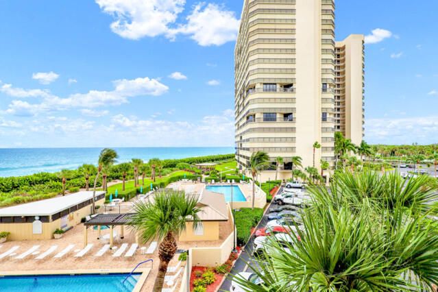 For Sale: $405,000 (2 beds, 2 baths, 1228 Square Feet)