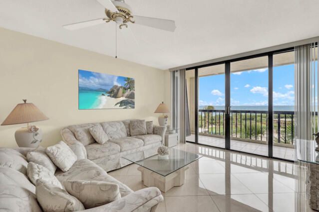 For Sale: $405,000 (2 beds, 2 baths, 1228 Square Feet)