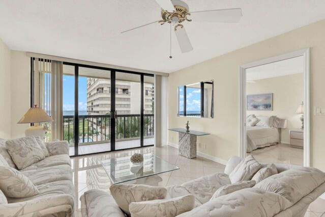 For Sale: $405,000 (2 beds, 2 baths, 1228 Square Feet)