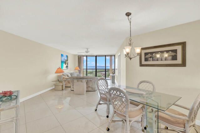 For Sale: $405,000 (2 beds, 2 baths, 1228 Square Feet)