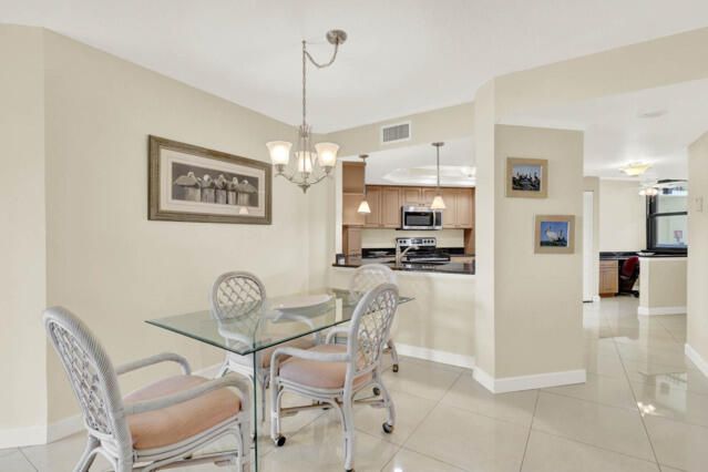 For Sale: $405,000 (2 beds, 2 baths, 1228 Square Feet)