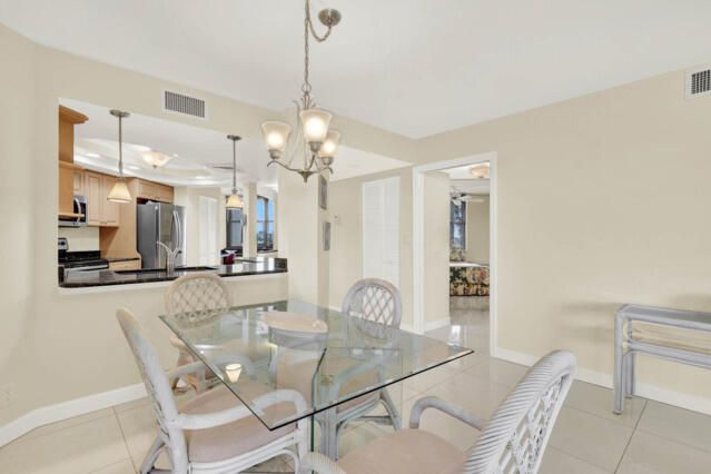 For Sale: $405,000 (2 beds, 2 baths, 1228 Square Feet)