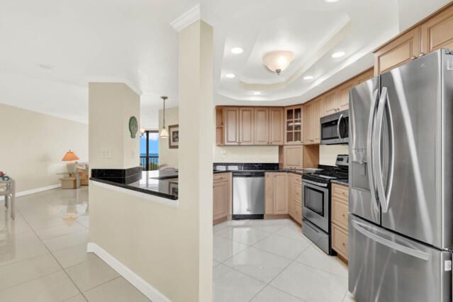 For Sale: $405,000 (2 beds, 2 baths, 1228 Square Feet)