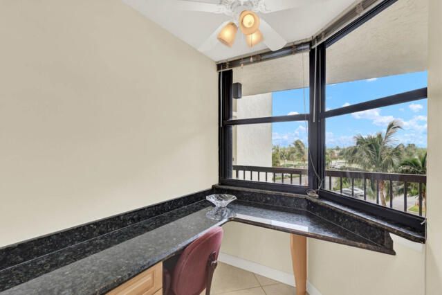 For Sale: $405,000 (2 beds, 2 baths, 1228 Square Feet)