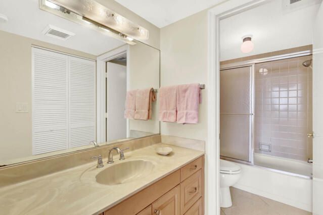 For Sale: $405,000 (2 beds, 2 baths, 1228 Square Feet)